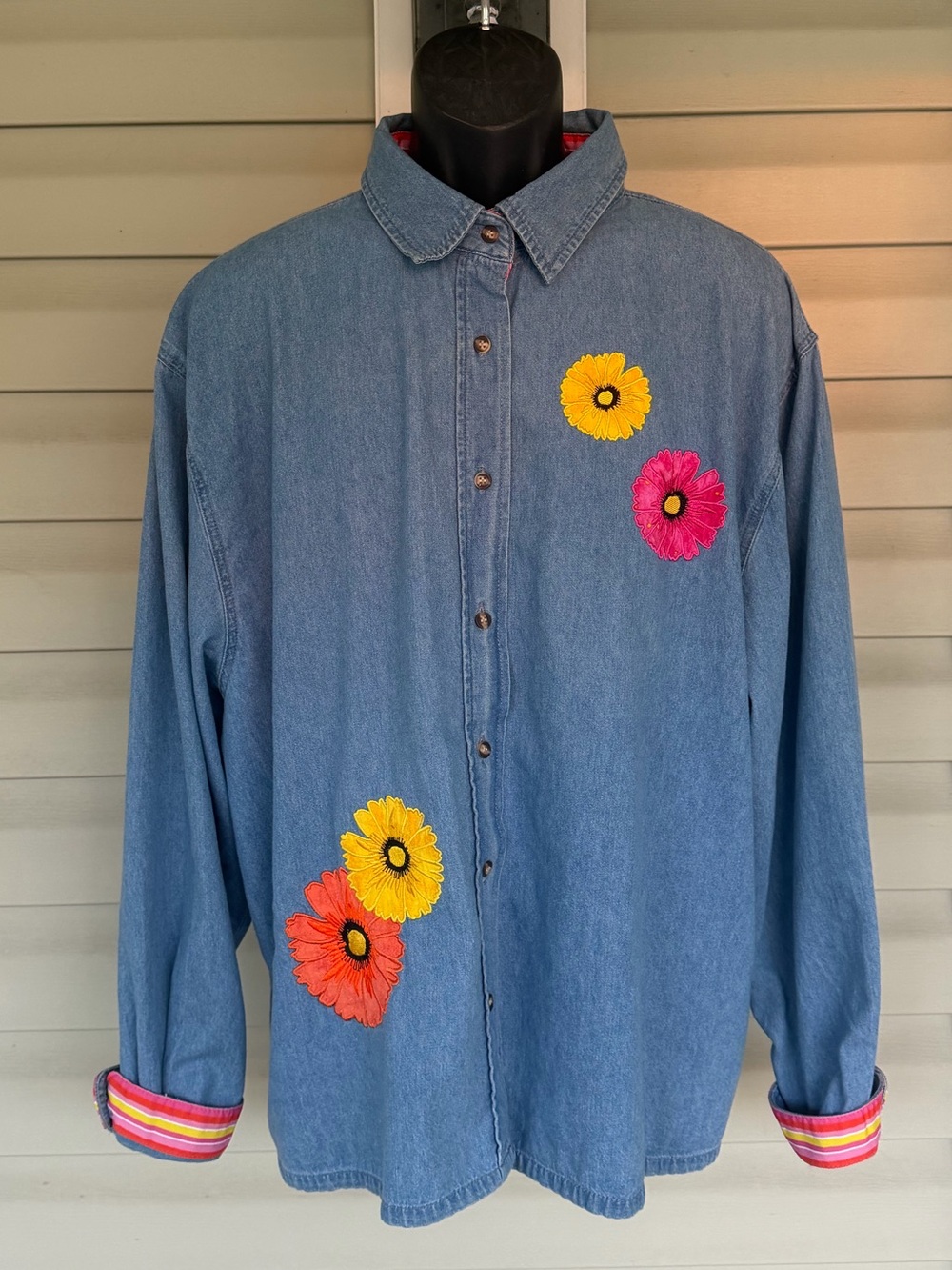 Lighthouse Apparel Womens XXL Denim Button Down Floral Appliqué Shirt Cute Cuffs - Picture 3 of 15